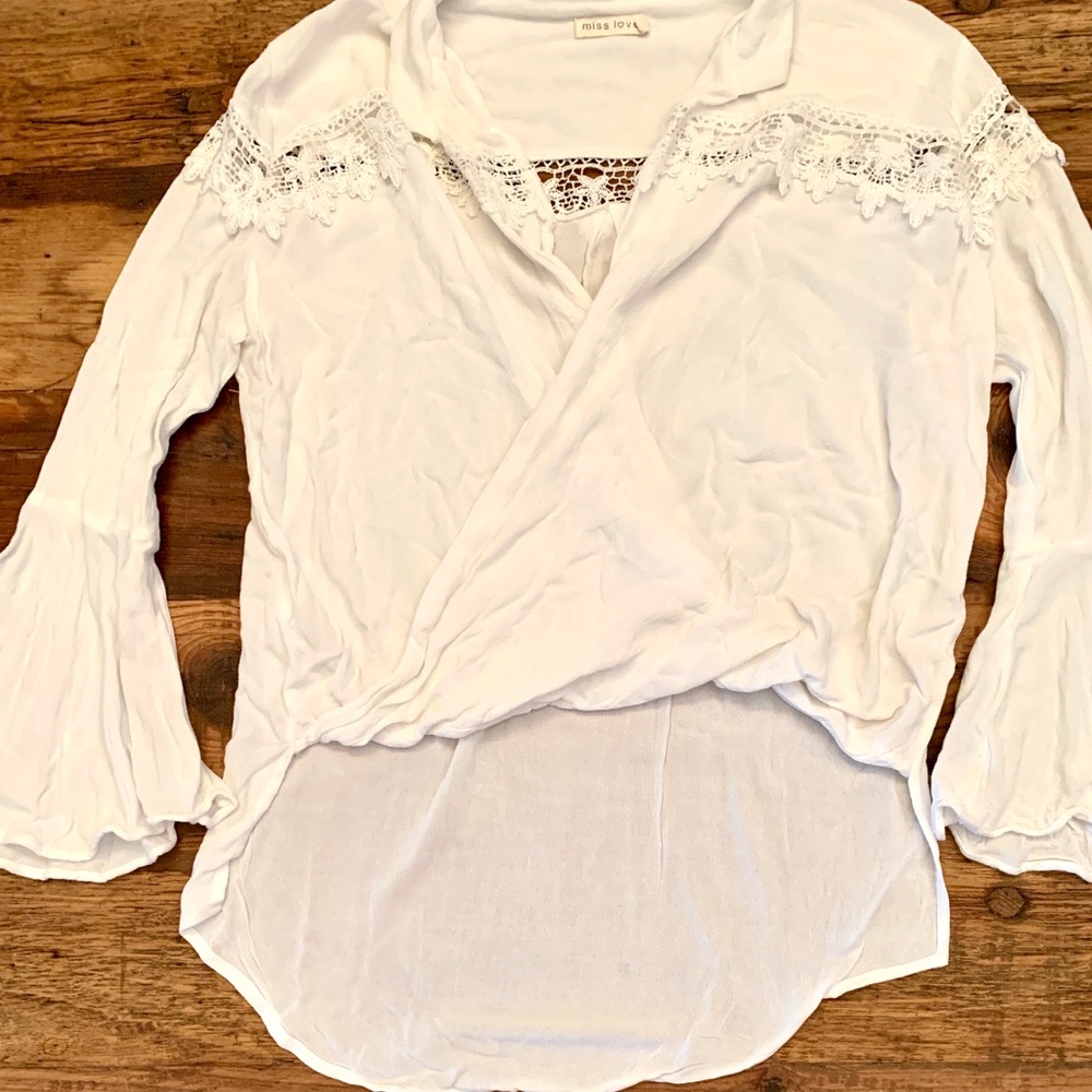 White bell sleeve boutique top